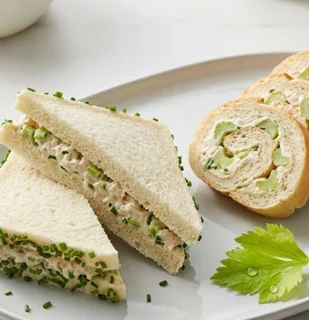 دستور تهیه ساندویچ مرغ و کرفس